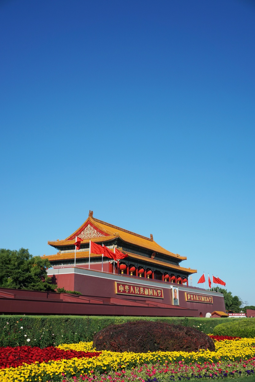 蓝天下的北京天安门照片