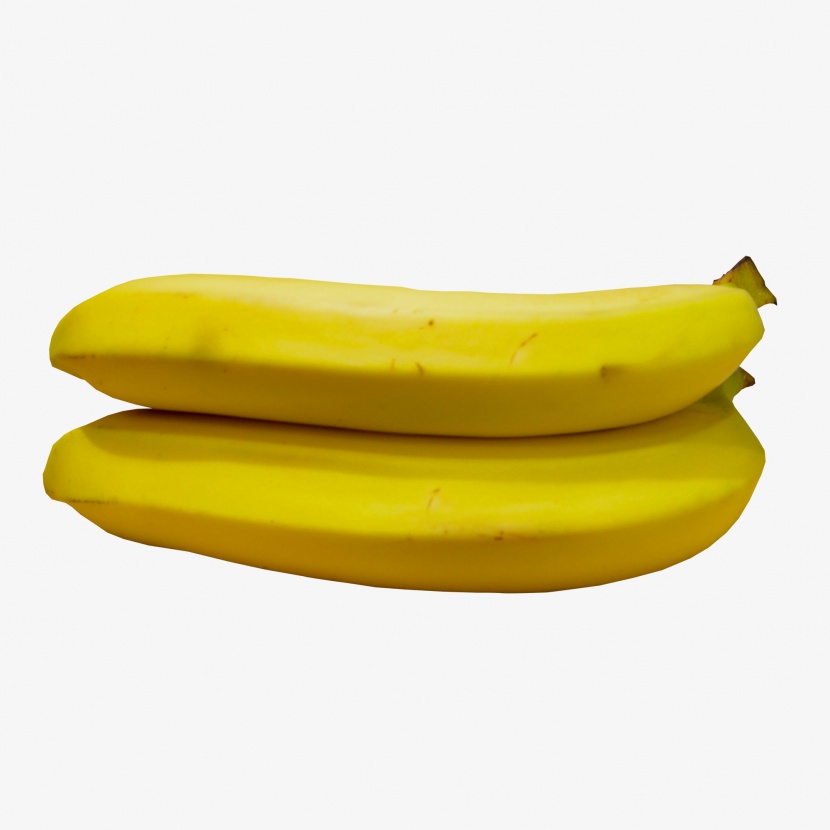 两根水果香蕉可榨汁食用