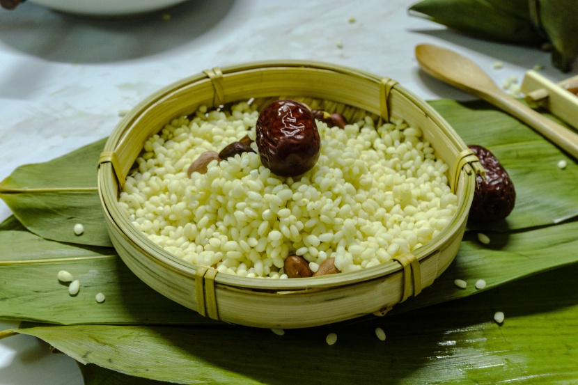 传统美食红枣糯米粽子