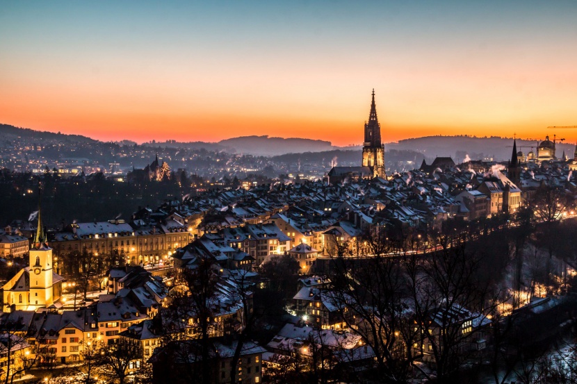 瑞士城市夜景图片