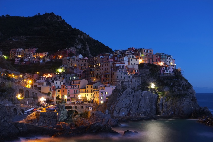 意大利五渔村夜景图片