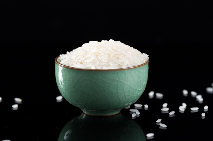 光泽晶莹的大米实物图图片
