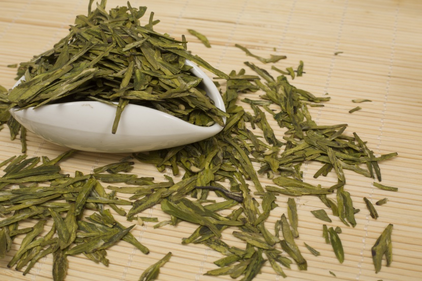 野生白茶绿茶茶叶图片
