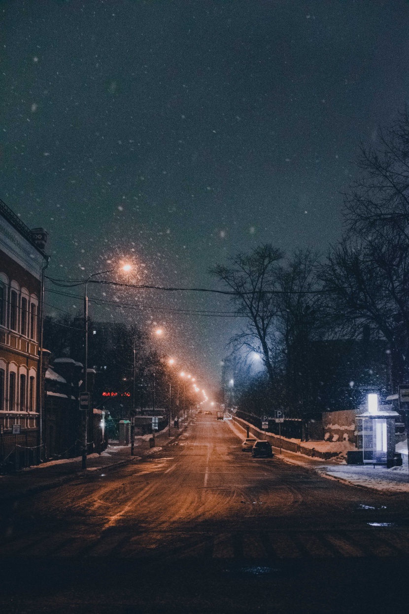 静谧公路唯美夜景图片