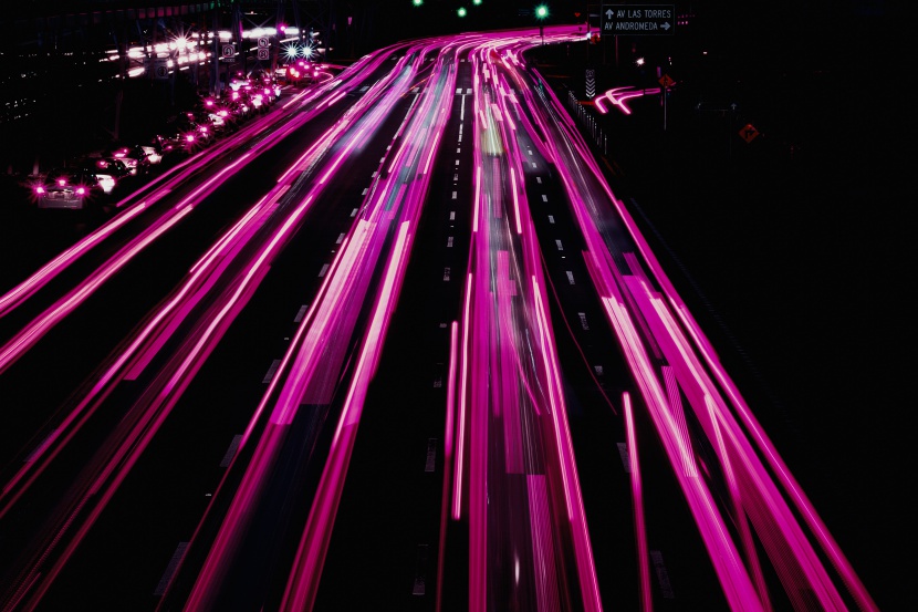 城市夜晚璀璨公路图片