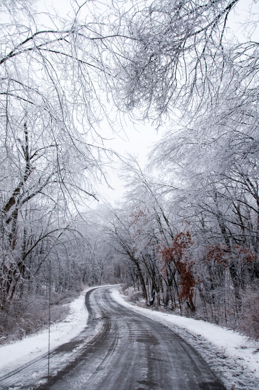 冬季雪天公路风景图片