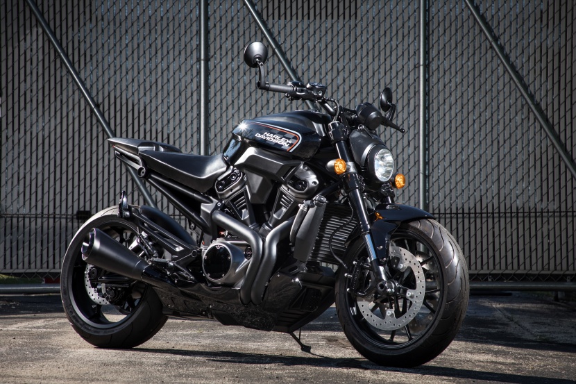 酷炫黑色摩托车图片